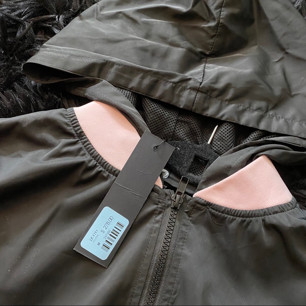 LF the brand- crop zip up - Picture 3 of 3